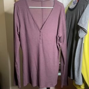 Henly v neck waffle like long sleeve